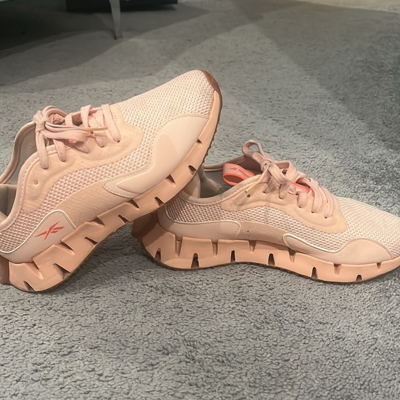 Peach 🍑 Reeboks - Picture 2 of 8